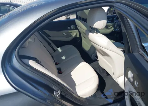 2017 Mercedes-Benz E 300 z USA, uszkodzony, nr VIN WDDZF4JB2HA171339